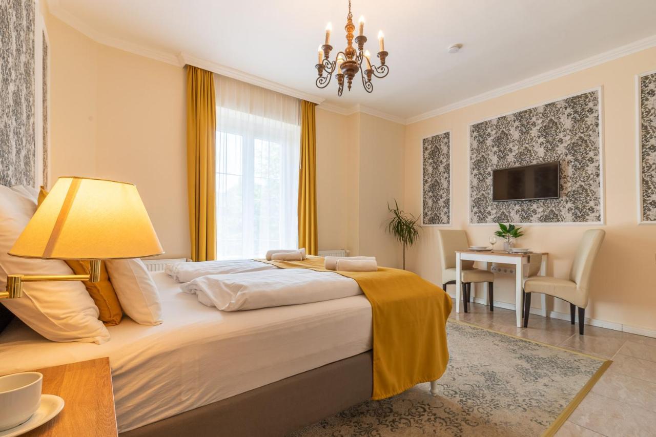 Villa Lucia Heviz Bagian luar foto
