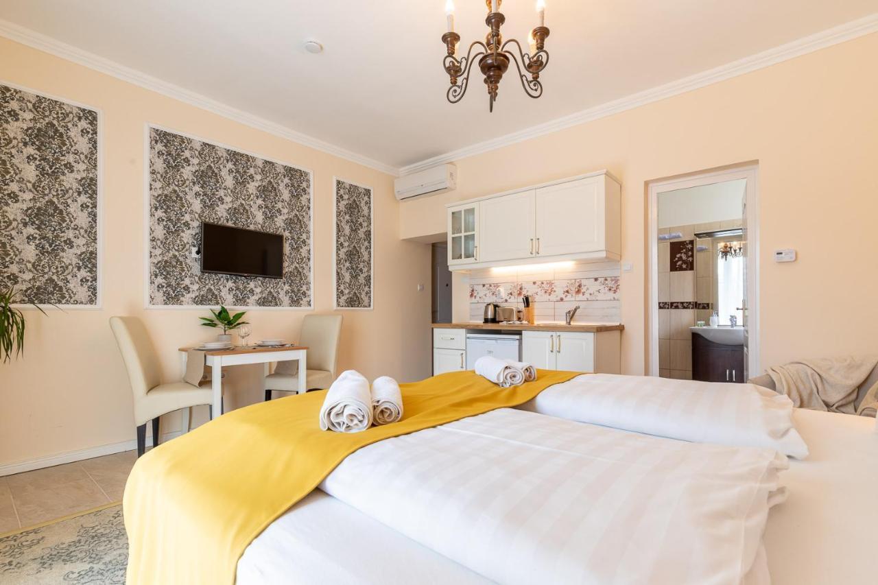 Villa Lucia Heviz Bagian luar foto